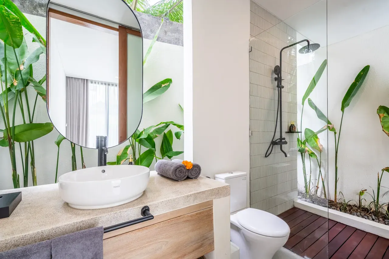 Villa Jucca — Bathroom