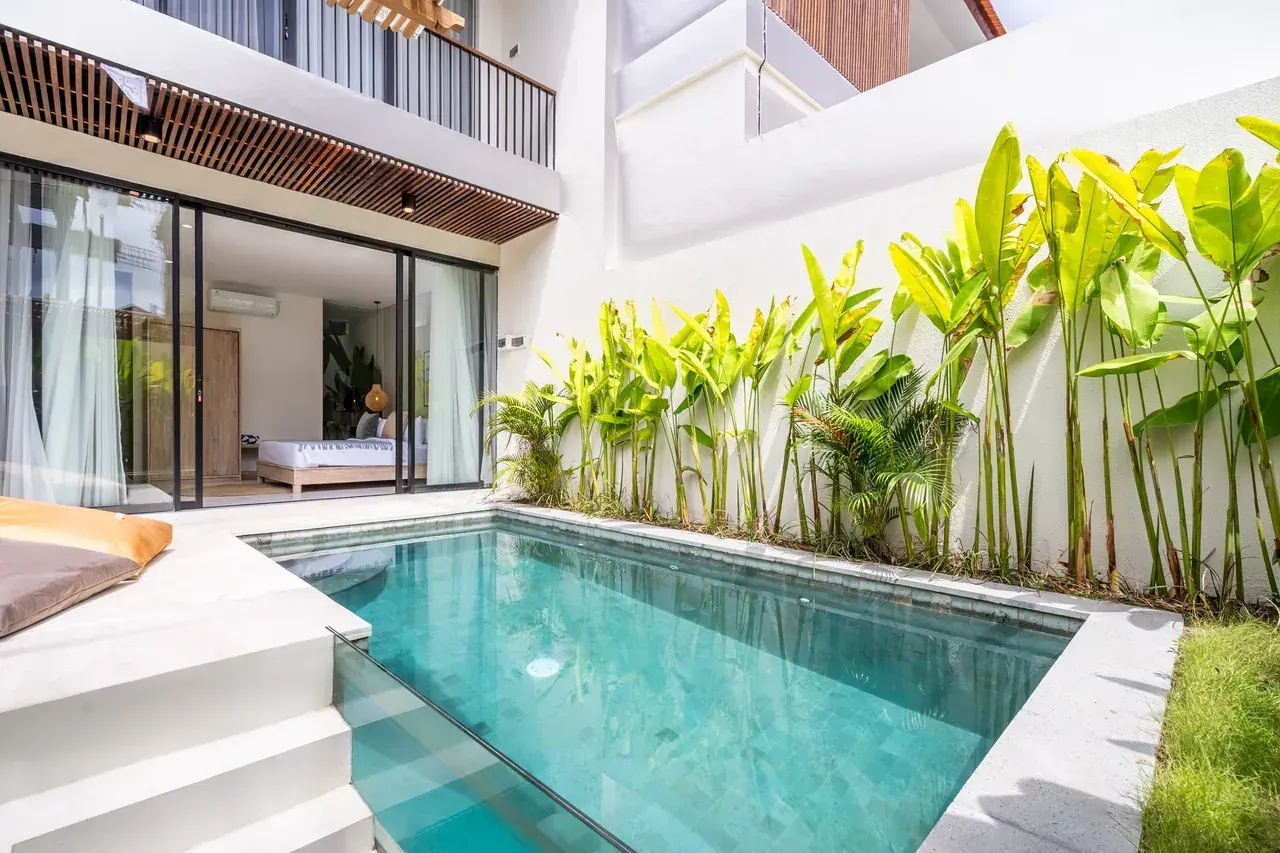 Villa Jucca — Pool